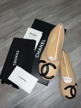 CHANEL Beige Leather Ballet Flats with Black CC Logo AUTHENTIC EXCLUSIVE NEW***